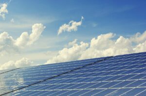 Bespaar-deze-zomer-innovatieve-zonnepaneeloplossingen-2138992