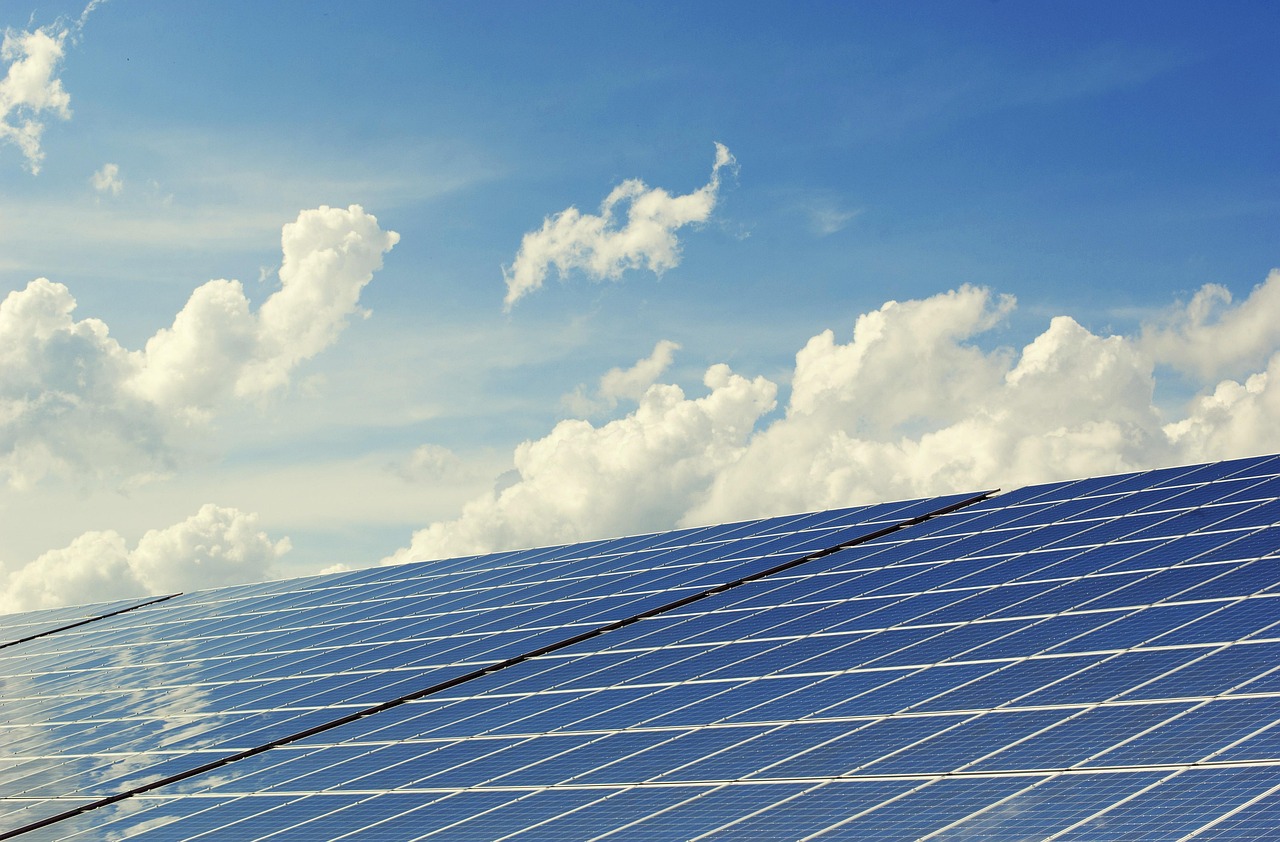 Bespaar-deze-zomer-innovatieve-zonnepaneeloplossingen-2138992