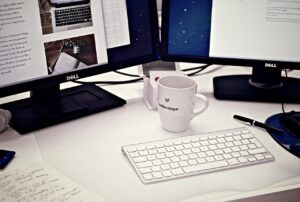 Optimaliseer-je-werkplek-met-dual-monitor-opstellingen-405768