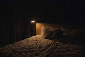 De-kunst-van-effen-kleurverlichting-voor-serene-interieurs-unsplash_DE9MM2voqKc