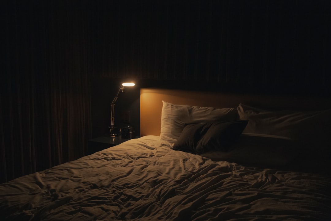 De-kunst-van-effen-kleurverlichting-voor-serene-interieurs-unsplash_DE9MM2voqKc