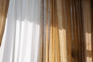 Verkoelende-tactiele-stoffen-voor-je-zomerse-interieur-pexels_7114134